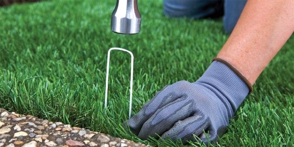 نگهداری از چمن مصنوعی