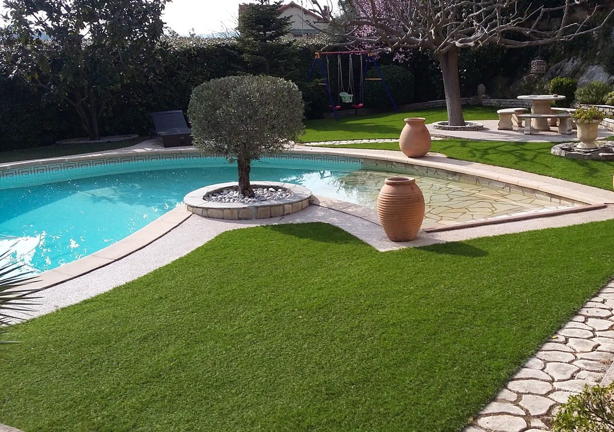 چمن مصنوعی ویلا و کنار استخر