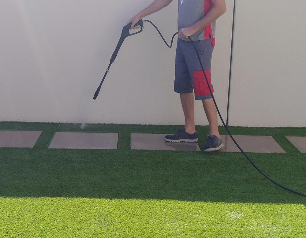 شستشوی چمن مصنوعی