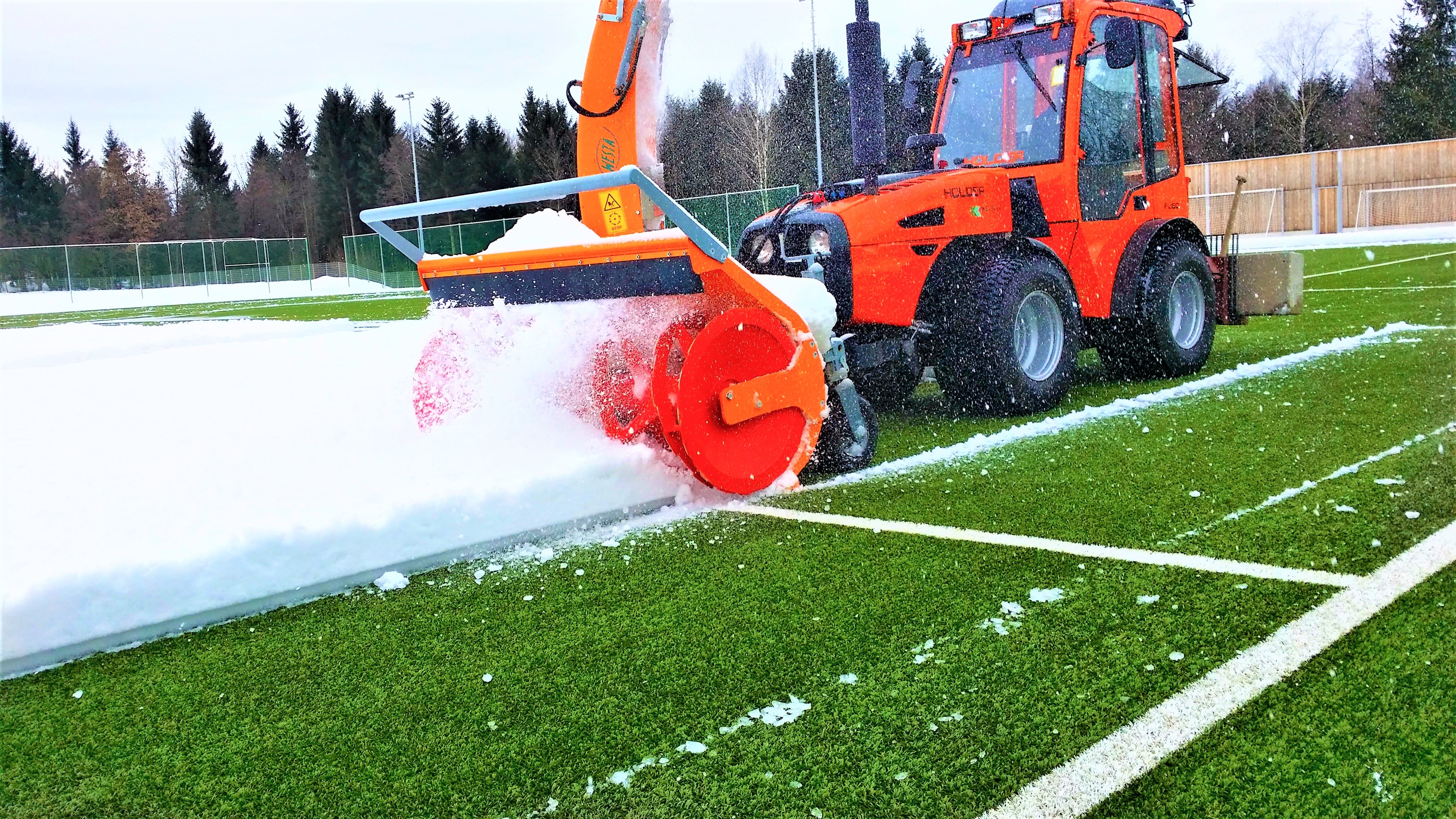 برف روبی چمن مصنوعی