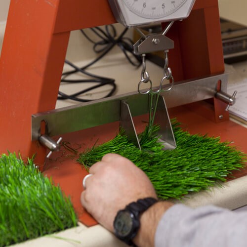 آزمایش میزان پایداری الیاف چمن مصنوعی