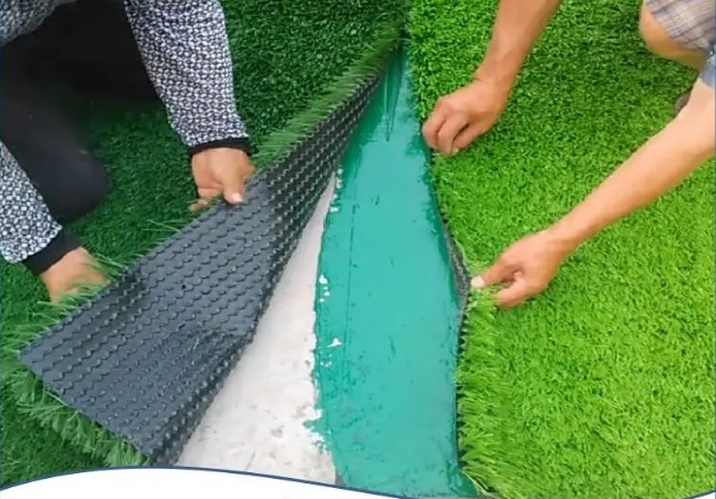 چسب زدن چمن مصنوعی