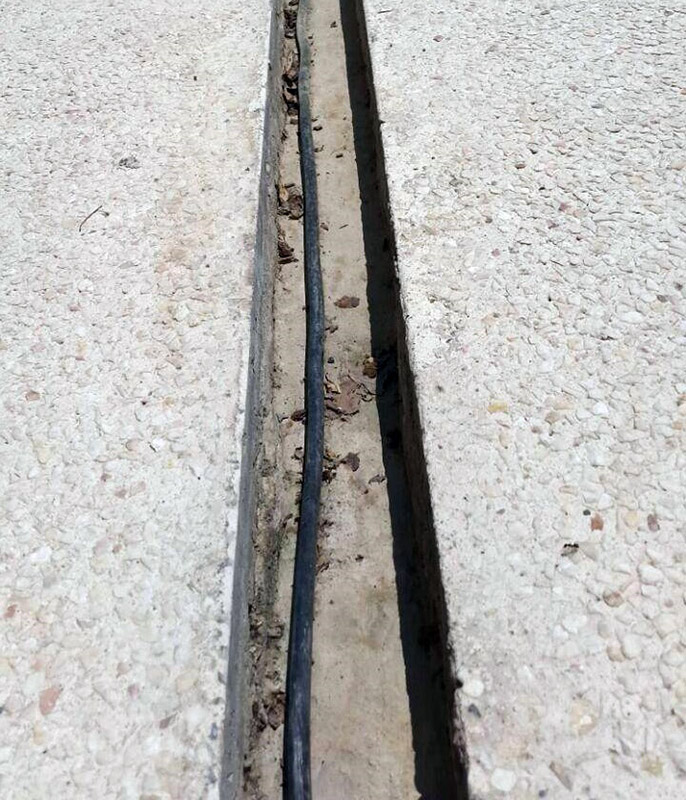 نصب چمن مصنوعی بین سنگ 3