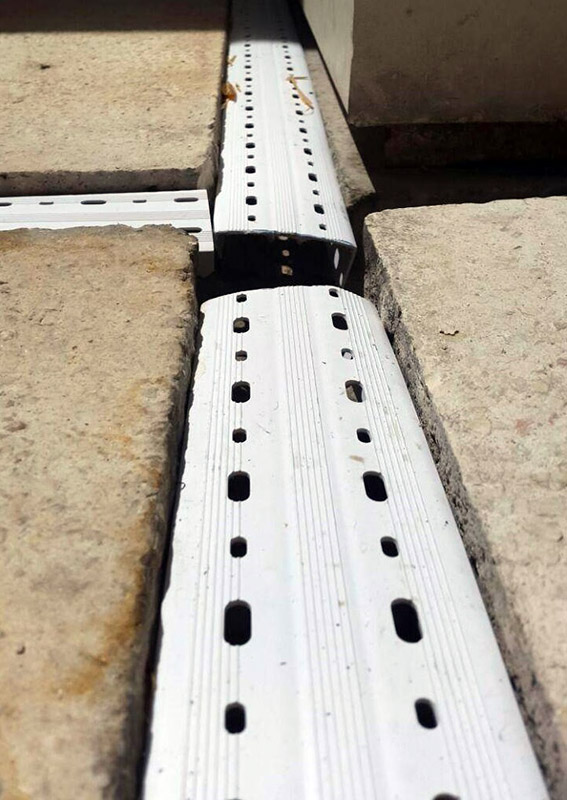 نصب چمن مصنوعی بین سنگ 5