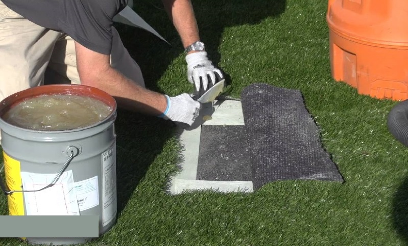 تعمیر چمن مصنوعی آسیب دیده