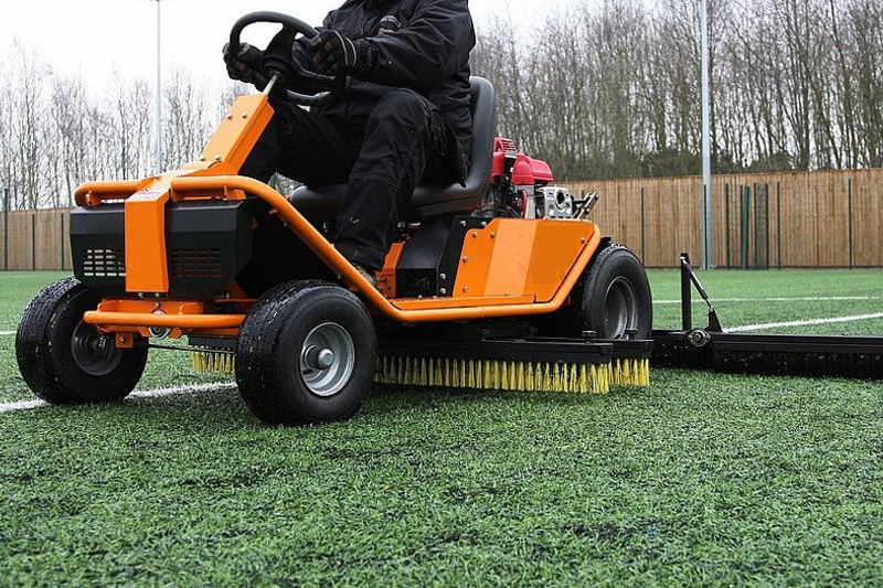 نگهداری چمن مصنوعی فوتبال