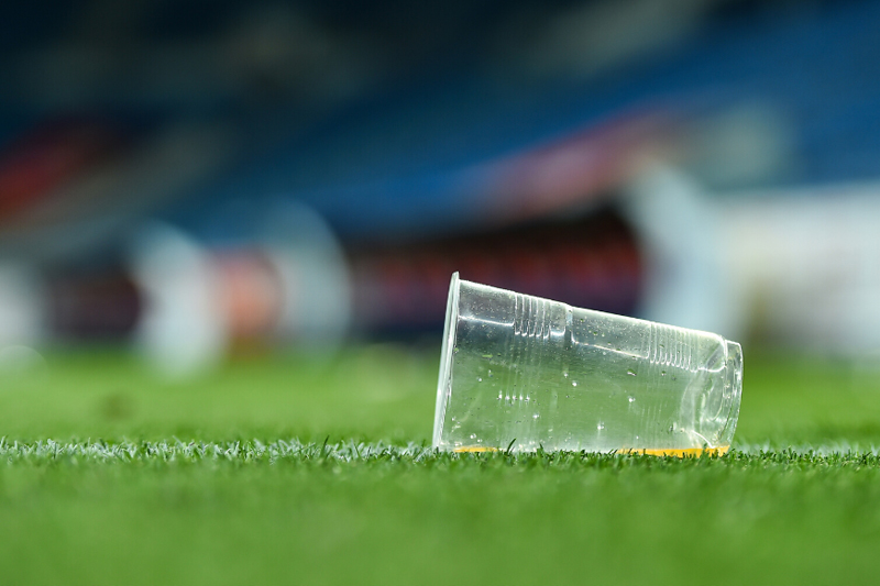 نگهداری چمن مصنوعی فوتبال