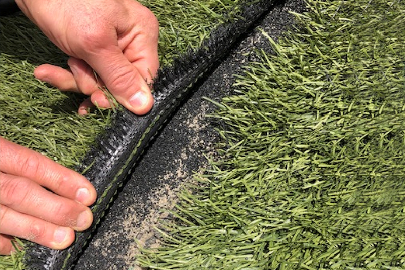 نگهداری چمن مصنوعی فوتبال