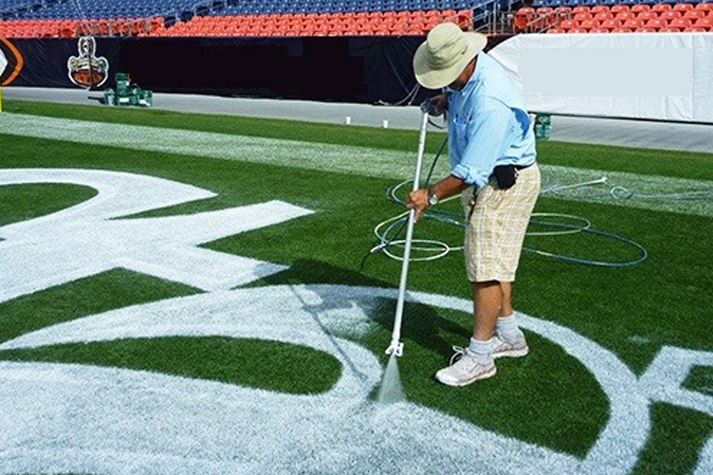 نگهداری چمن مصنوعی فوتبال