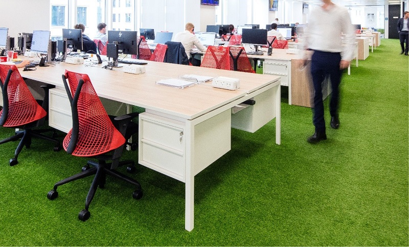 چمن مصنوعی در محیط کار اداری