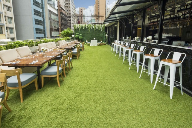 چمن مصنوعی تِراس رستوران