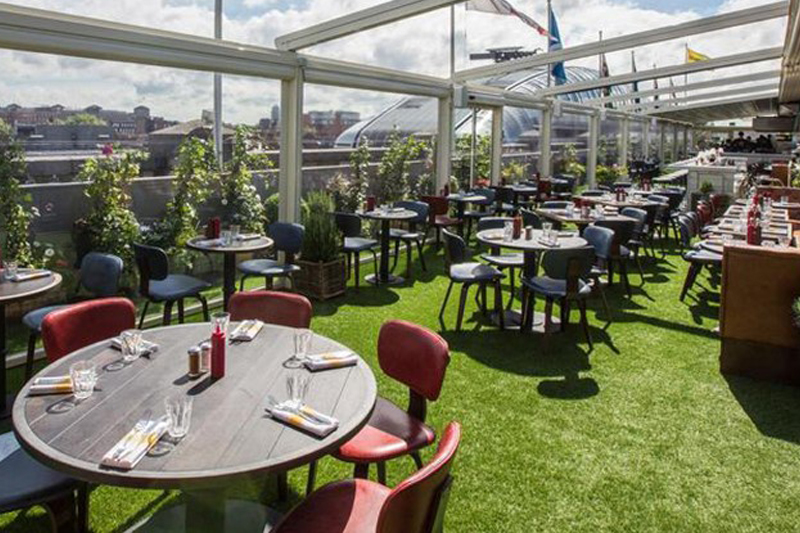 چمن مصنوعی رستوران