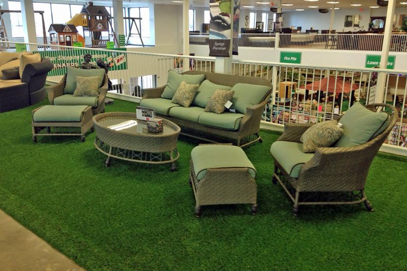 چمن مصنوعی در فروشگاه مبلمان