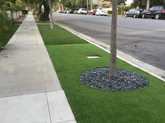 چمن مصنوعی پیاده رو