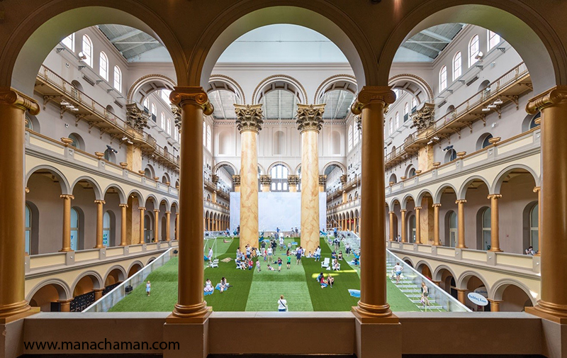 موزه ملی ساختمان، مزیّن به چمن مصنوعی لوکس