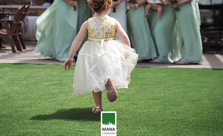 جشن آغاز زندگی مشترک در دامان سبز چمن مصنوعی