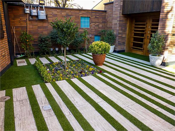 چمن مصنوعی بین سنگ