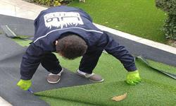 آیا می توانم خودم چمن مصنوعی را نصب کنم ؟