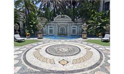 چمن مصنوعی تزئینی در مکان‌های مشهور