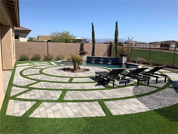 چمن مصنوعی حیاط